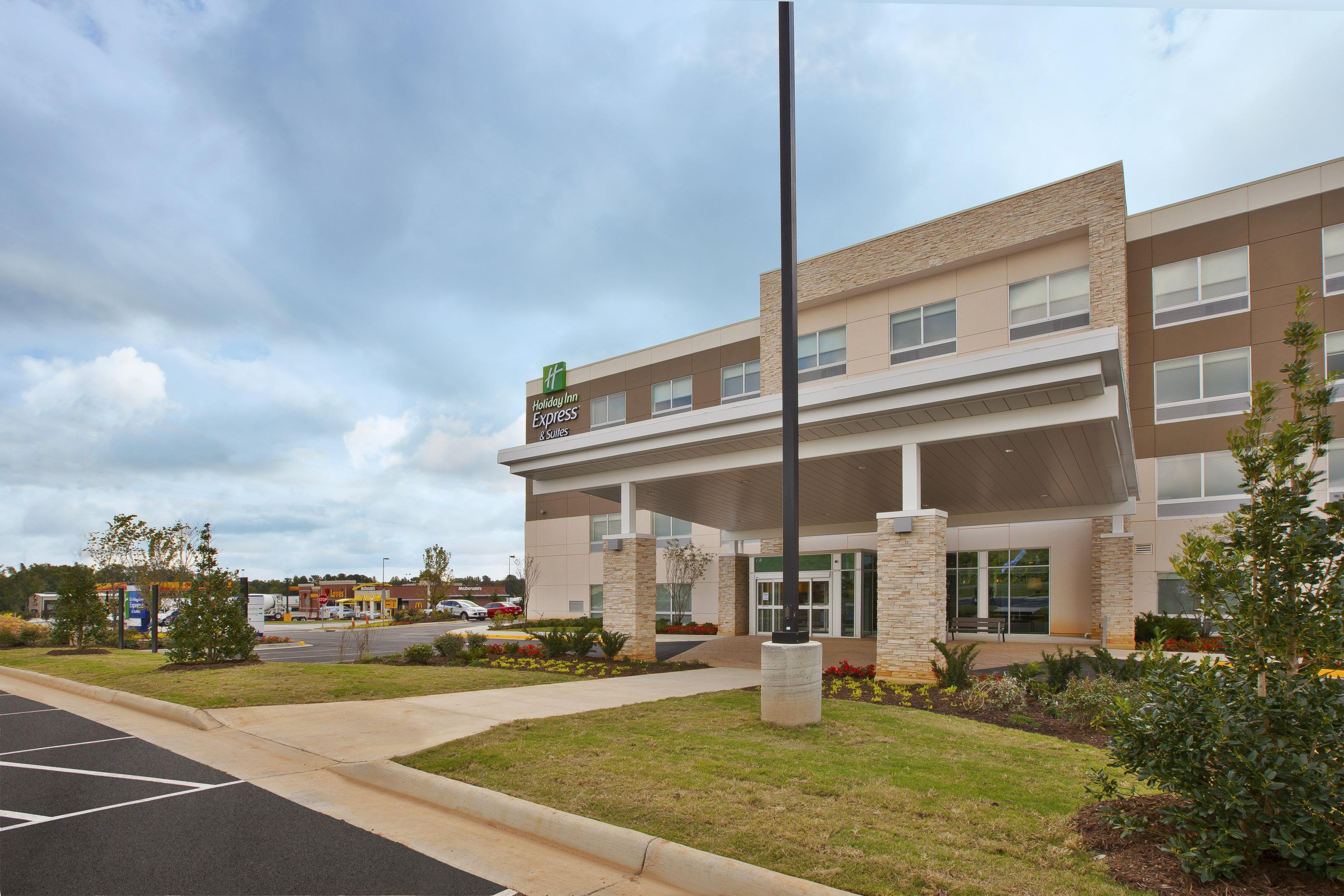 Holiday Inn Express And Suites South Hill By Ihg Экстерьер фото