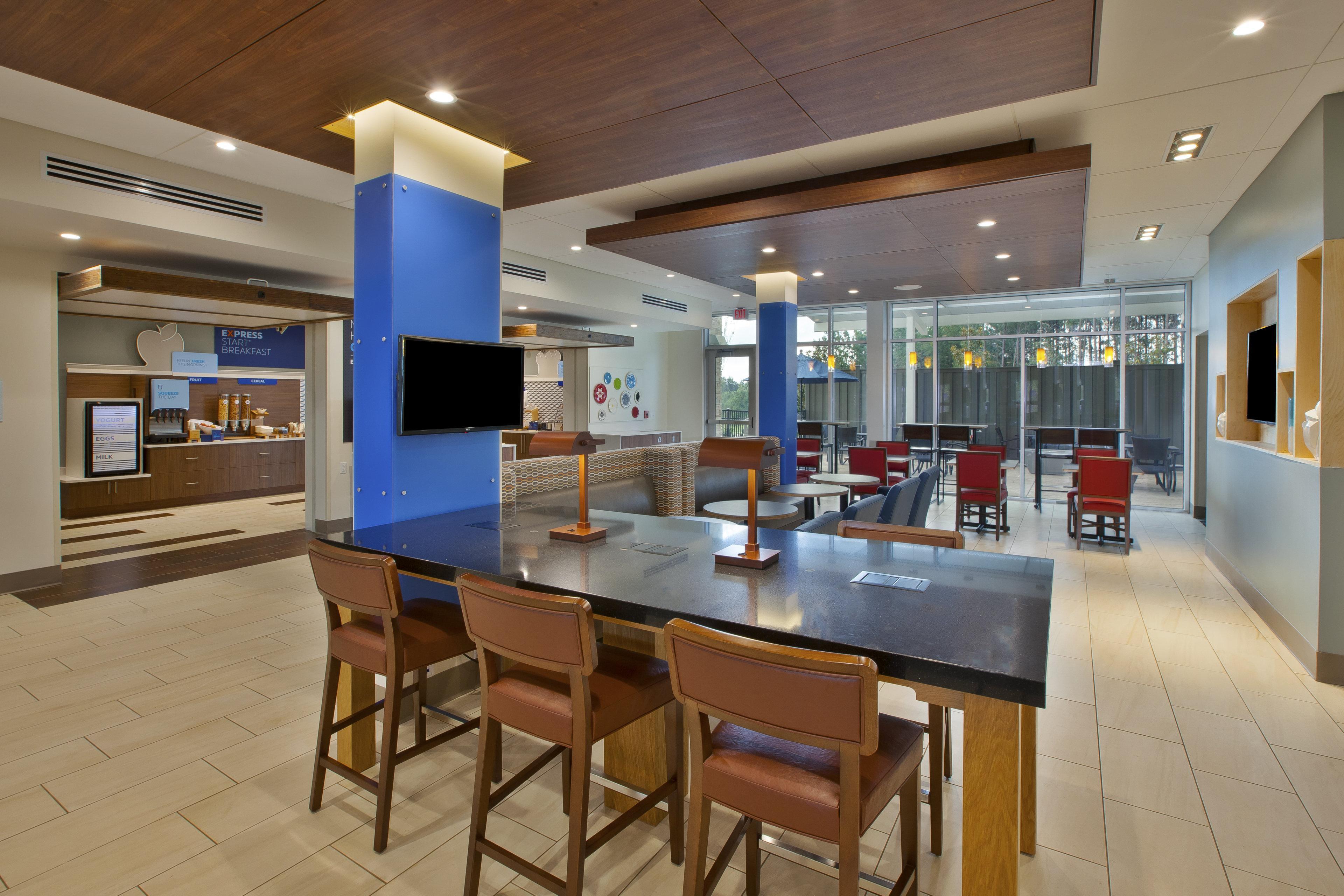 Holiday Inn Express And Suites South Hill By Ihg Экстерьер фото